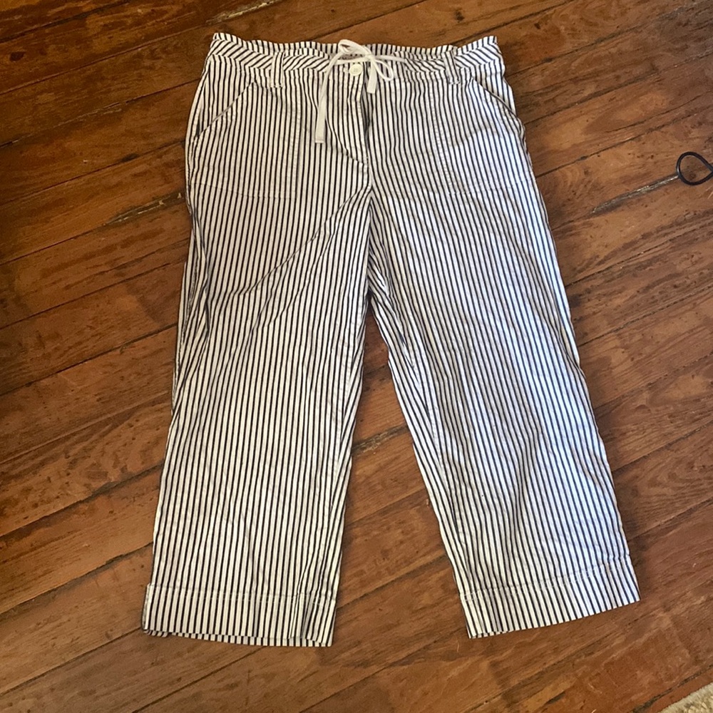Jones New York capri black & white striped size 12